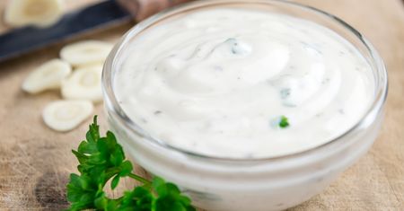 Dodaj odrobinę do sosu czosnkowego. Genialnie podkręca smak
