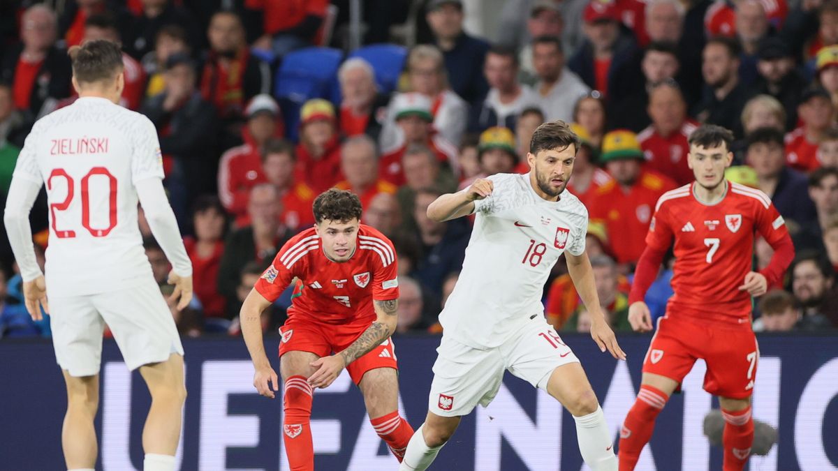 PAP / Leszek Szymański / Na zdjęciu w środku: Bartosz Bereszyński