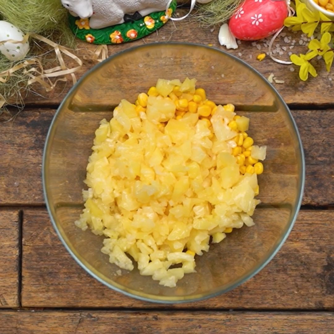 W sałatce pojawi się m.in. kukurydza i ananas