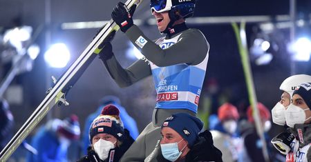 Kamil Stoch wygrał Turniej Czterech Skoczni. Andrzej Duda składa gratulacje