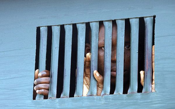 Atak na więzienie w Nigerii. Uciekło co najmniej 50 więźniów