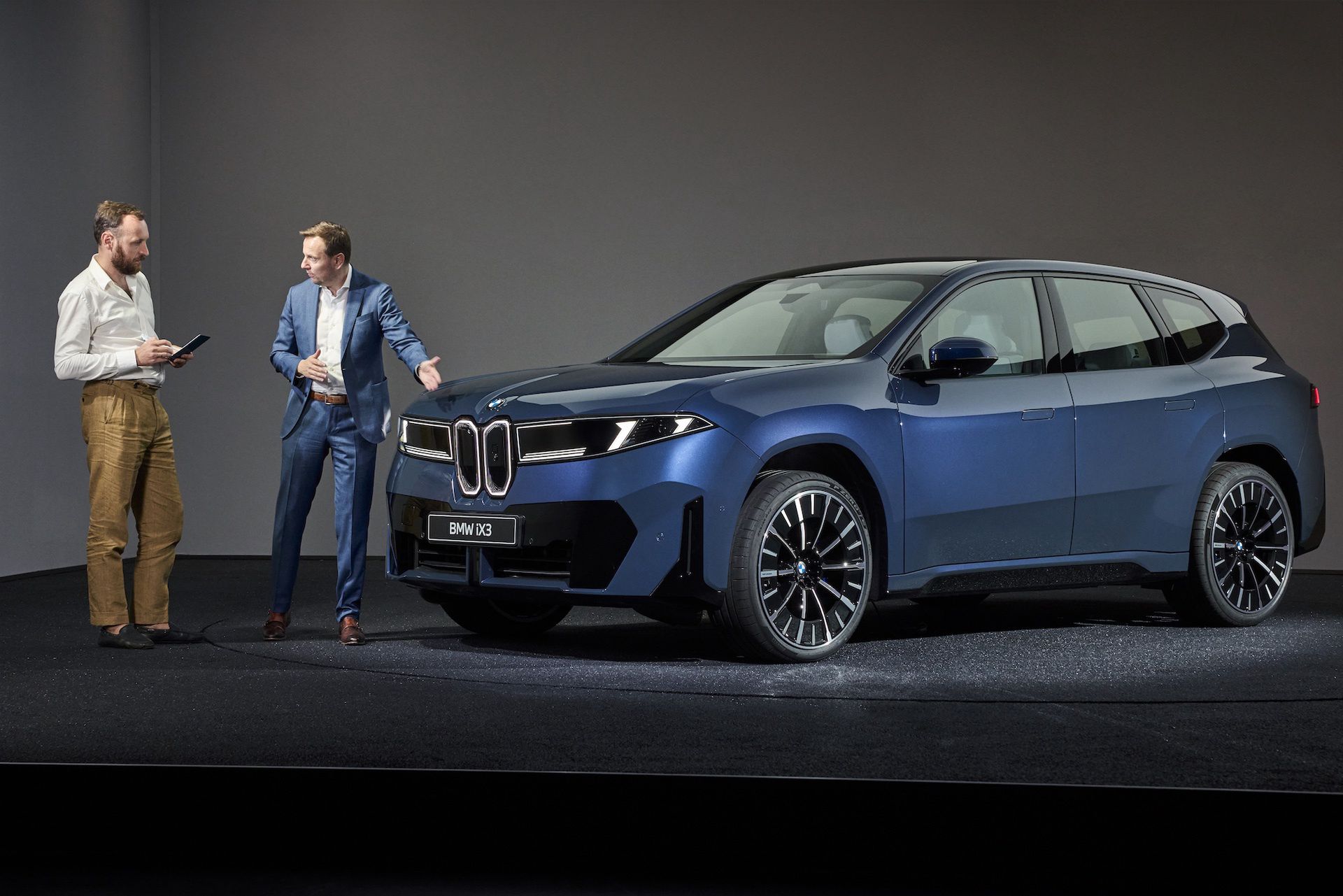 Szef projektu BMW Neue Klasse Peter Müller i Mateusz Żuchowski