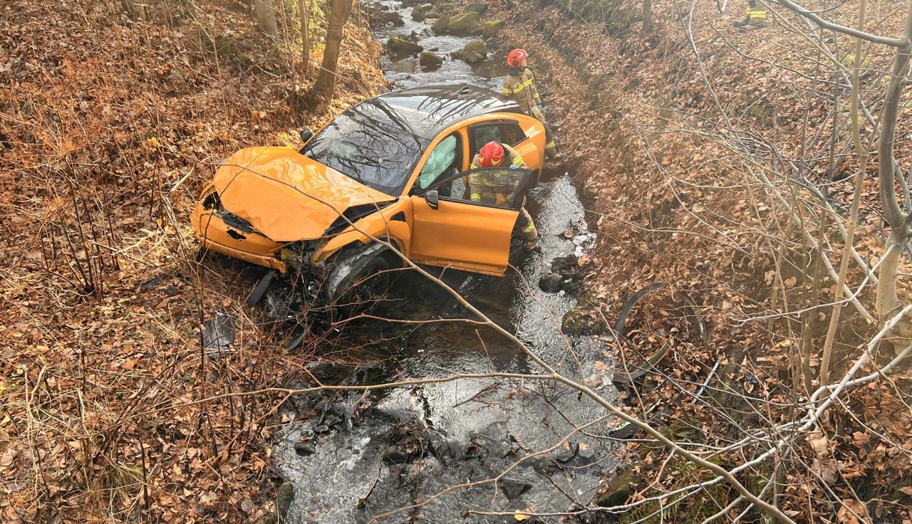Mustang w rzece. Wstrząsający finał poszukiwań kierowcy