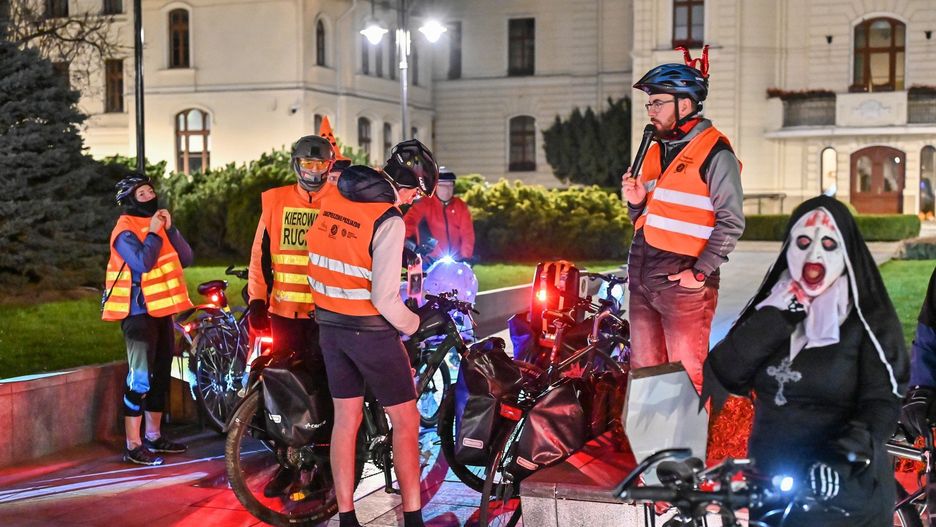 Halloweenowa Masa Krytyczna