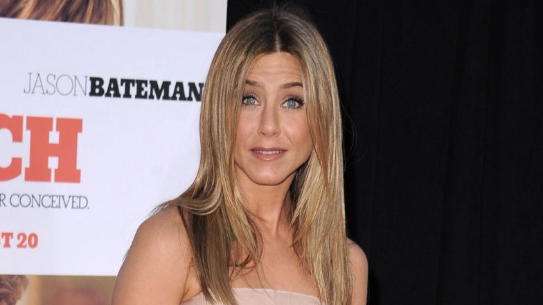 54-letnia Jennifer Aniston wygina się na Instagramie, prezentując imponujące mięśnie brzucha (ZDJĘCIA)