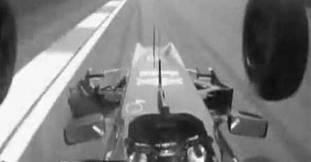 Latanie symultaniczne w F1! Odpadły oba koła na raz!