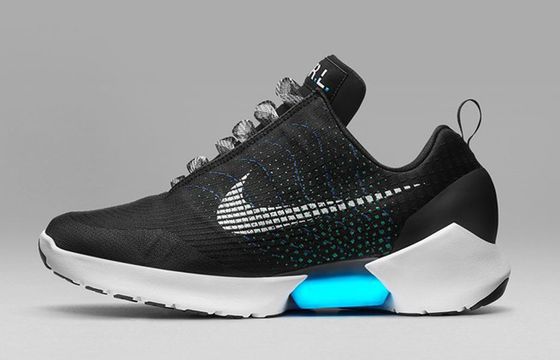 Nike pokazuje buty, które same się sznurują (wideo)