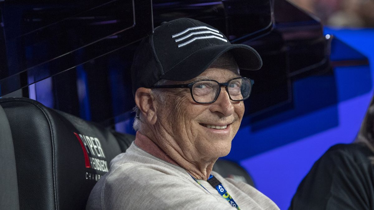 Założyciel Microsoftu Bill Gates radzi absolwentom, by nie czekali tak długo, jak on, żeby zrozumieć, że "życie to coś więcej niż praca"