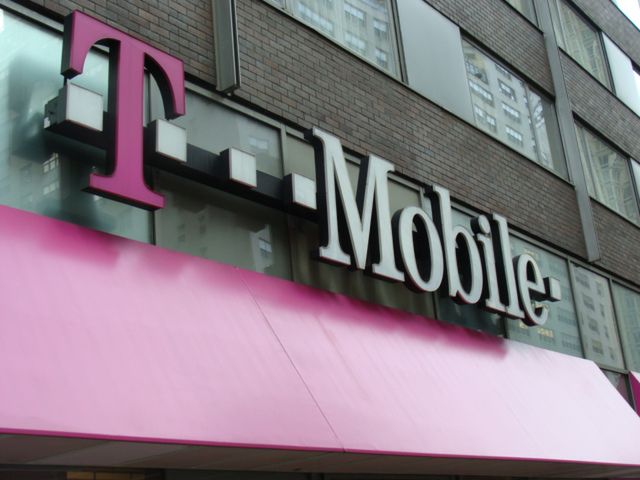 Aukcje na częstotliwości LTE. T-Mobile zainteresowane "spadkiem" po NetNet
