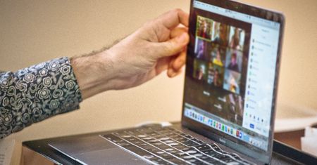 Hakerzy przerwali lekcję online. Puścili porno: uczniowie są w szoku