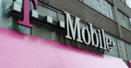 T-Mobile rozda klientom akcje