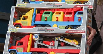 Bawili się ojcowie, bawią się i dzieci. Zabawki dla maluchów to wielki biznes