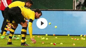 Protest kibiców BVB. Deszcz tenisowych piłek