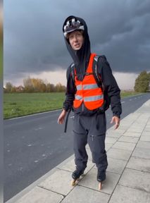 Influencer chce pokonać 300 km na rolkach. Przegrał zakład z Zoją Skubis