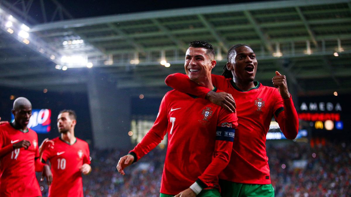 Getty Images / Diogo Cardoso/Getty Images) / Rafael Leao i Cristiano Ronaldo