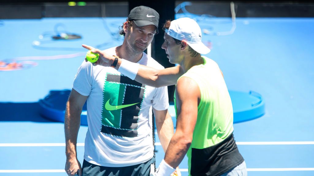 Getty Images / Handout / Na zdjęciu: Carlos Moya (z lewej) i Rafael Nadal (z prawej)