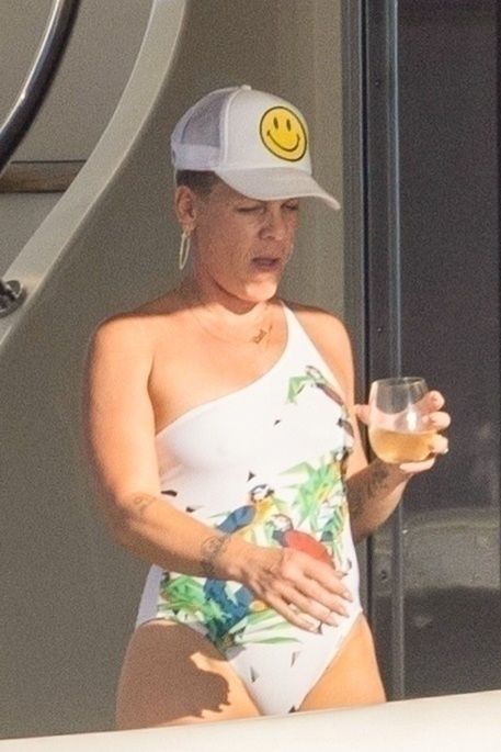 Pink wypoczywa na jachcie z mężem i dziećmi 