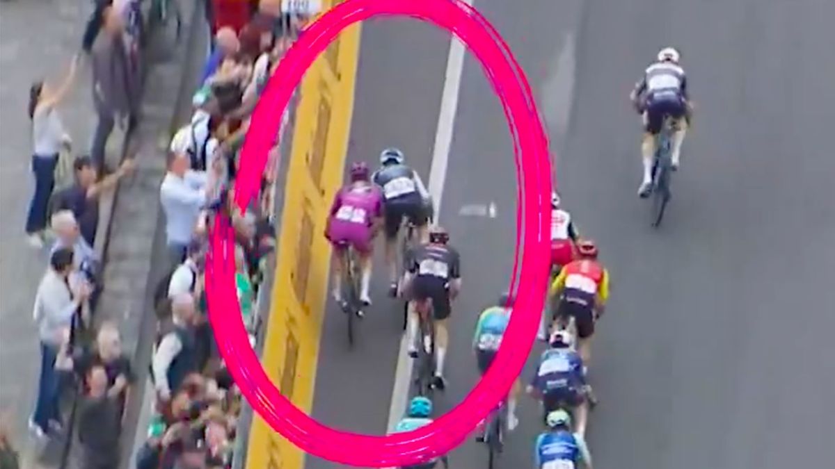 Twitter / Eurosport Polska / Groźny incydent podczas Giro d'Italia 2025