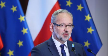 Jest decyzja EMA ws. czwartej dawki. Niedzielski ogłasza