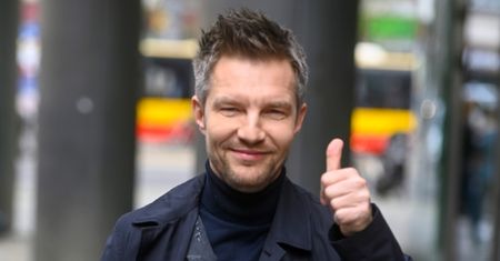 RZADKI WIDOK: Adam Sztaba wypoczywa z żoną na wakacjach