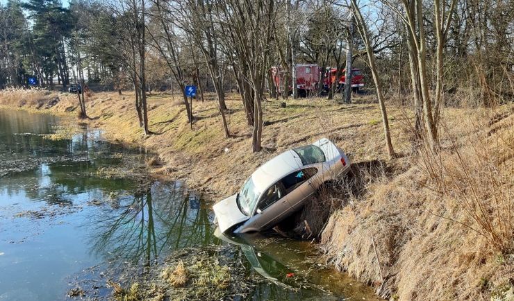Ludwikowo. Auto wpadło do Noteci, zarzuty dla kierowcy