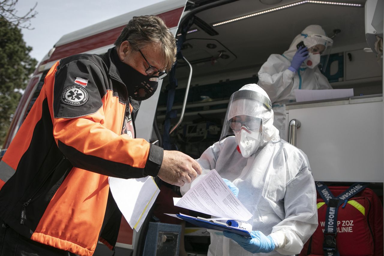 Rekord zakażeń koronawirusem. Rząd nie wyklucza przywrócenia kwarantanny dla powracających z zagranicy