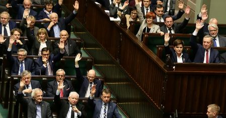 Obniżenie wieku emerytalnego. Rząd szuka sposobu na ratowanie finansów państwa