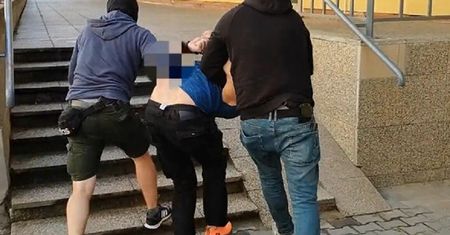 Zaatakował policjantów i uciekł. 36-latek ujęty