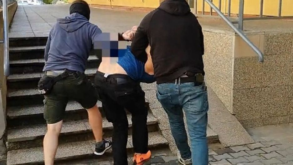 Zaatakował policjantów i uciekł. 36-latek ujęty