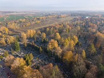 Rolniku, koniec ciepłych nocy. Mgły do 200 m i śliska gleba