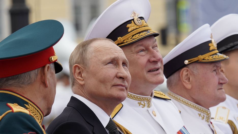 Naval Parade in St. Petersburg
epa10099688 Russian President Vladimir Putin (2-L) atends the Main Naval Parade marking the Russian Navy Day in St.Petersburg, Russia, 31 July 2022. Traditionally the Russia Navy Day is celebrated on the last Sunday in July.  EPA/ALEXEY DANICHEV / SPUTNIK / KREMLIN POOL MANDATORY CREDIT 
Dostawca: PAP/EPA.
ALEXEY DANICHEV / SPUTNIK / KREMLIN POOL