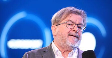 Szczepionka na COVID. Edward Miszczak o szczepieniu poza kolejnością