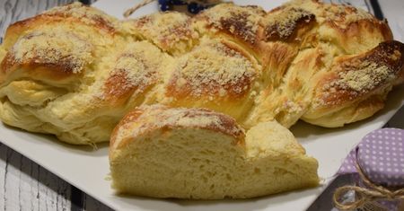 Domowa chałka z kruszonką. Puszysta i miękka