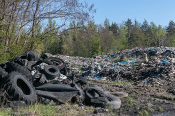 Dwie urzędniczki oskarżone ws. nielegalnego składowiska na Marantowie