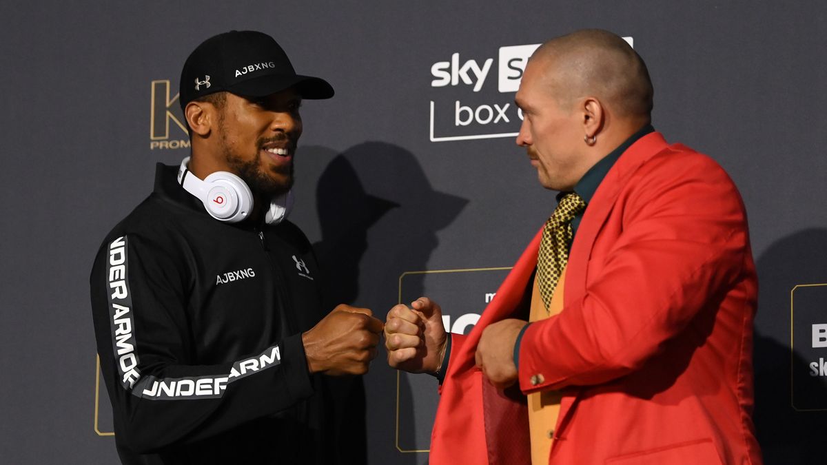 Anthony Joshua (z lewej) i Ołeksandr Usyk