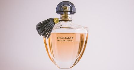 Francuskie perfumy damskie. Czy warto inwestować w zapachy z Paryża?