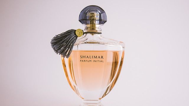 Francuskie perfumy damskie. Czy warto inwestować w zapachy z Paryża? 1