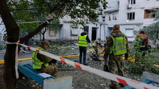 Rosyjski dron uderzył w blok w Kijowie. Zginął 14-latek, są też ranni