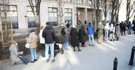 Polacy ruszyli po paszporty. Wojewoda otwiera urzędy w soboty