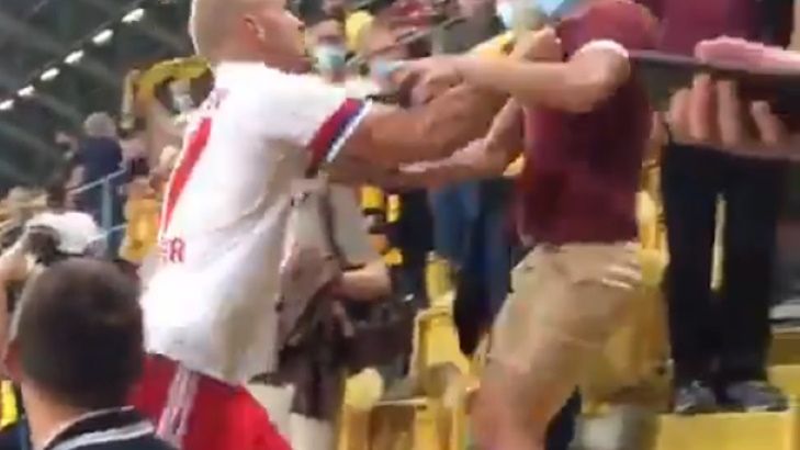 Twitter / Na zdjęciu: Toni Leistner (L) i kibic Dynama Drezno