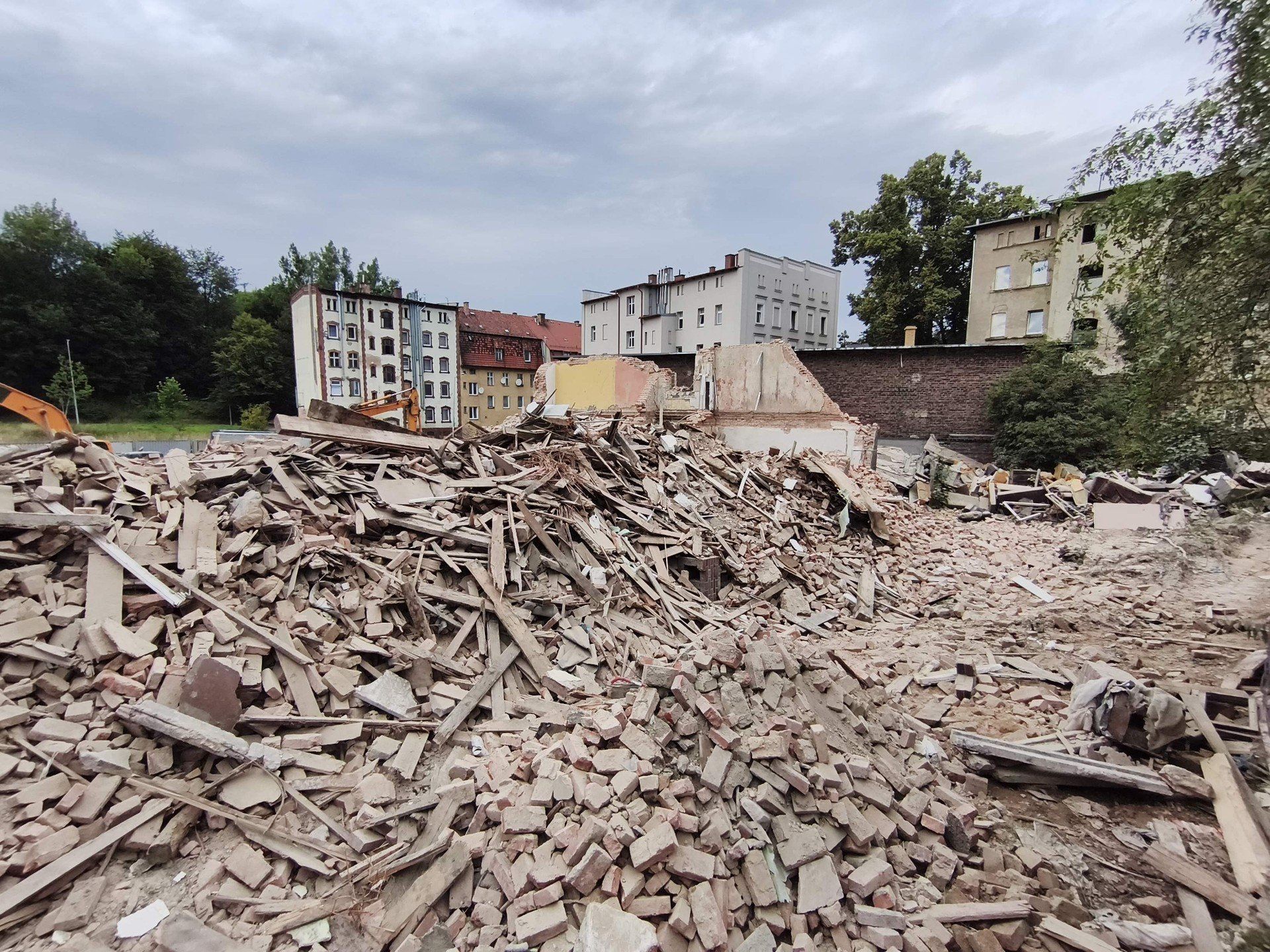 Wyburzenie Szkolna 3 Wałbrzych