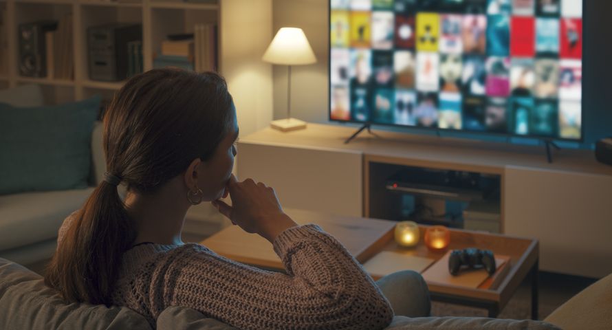 Era fuzji gigantów streamingowych i zamykania kanałów telewizyjnych