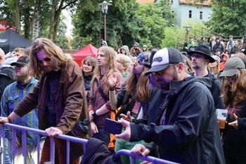 Red Smoke Festival 2025. Niepozorny Pleszew z festiwalem znanym w całej Europie! Ta kameralność kusi i zaskakuje na każdym kroku