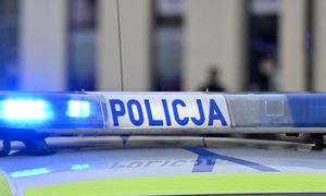 Uczeń rzucił się na nauczycielkę. Interwencja policji