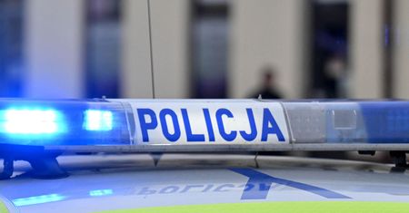 Uczeń rzucił się na nauczycielkę. Interwencja policji