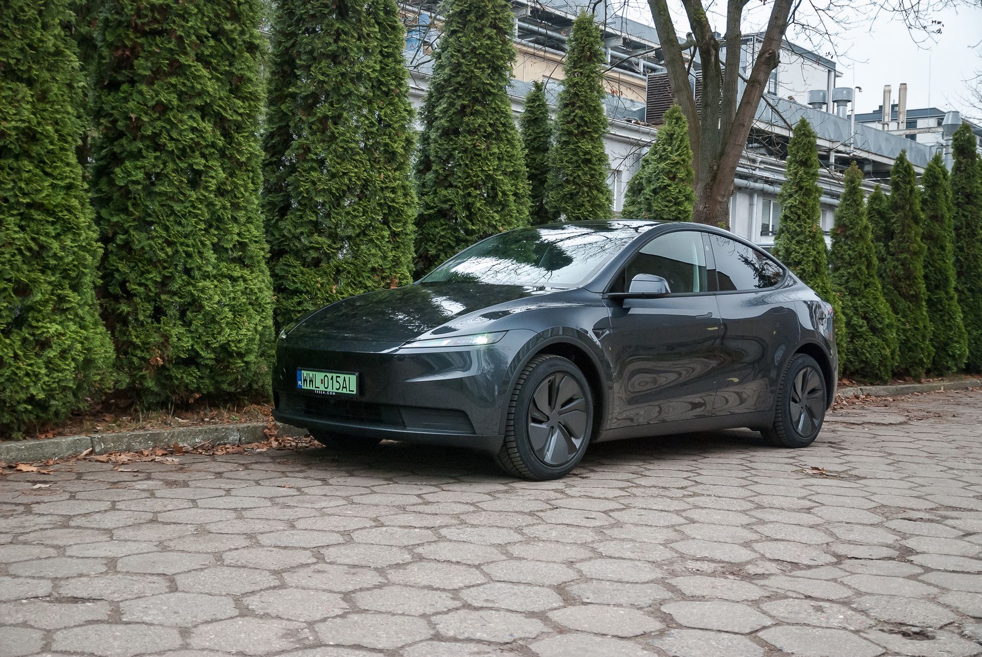 Najtańsza Tesla Model Y doczekała się wersji Long Range. Znamy cenę i zasięg