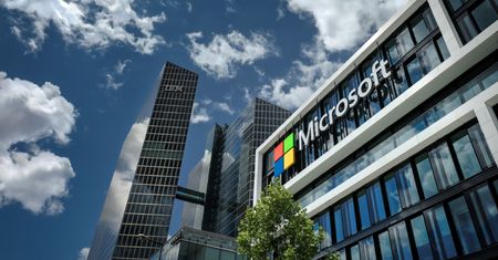 Microsoft rozważa zainwestowanie miliardów dolarów w OpenAI