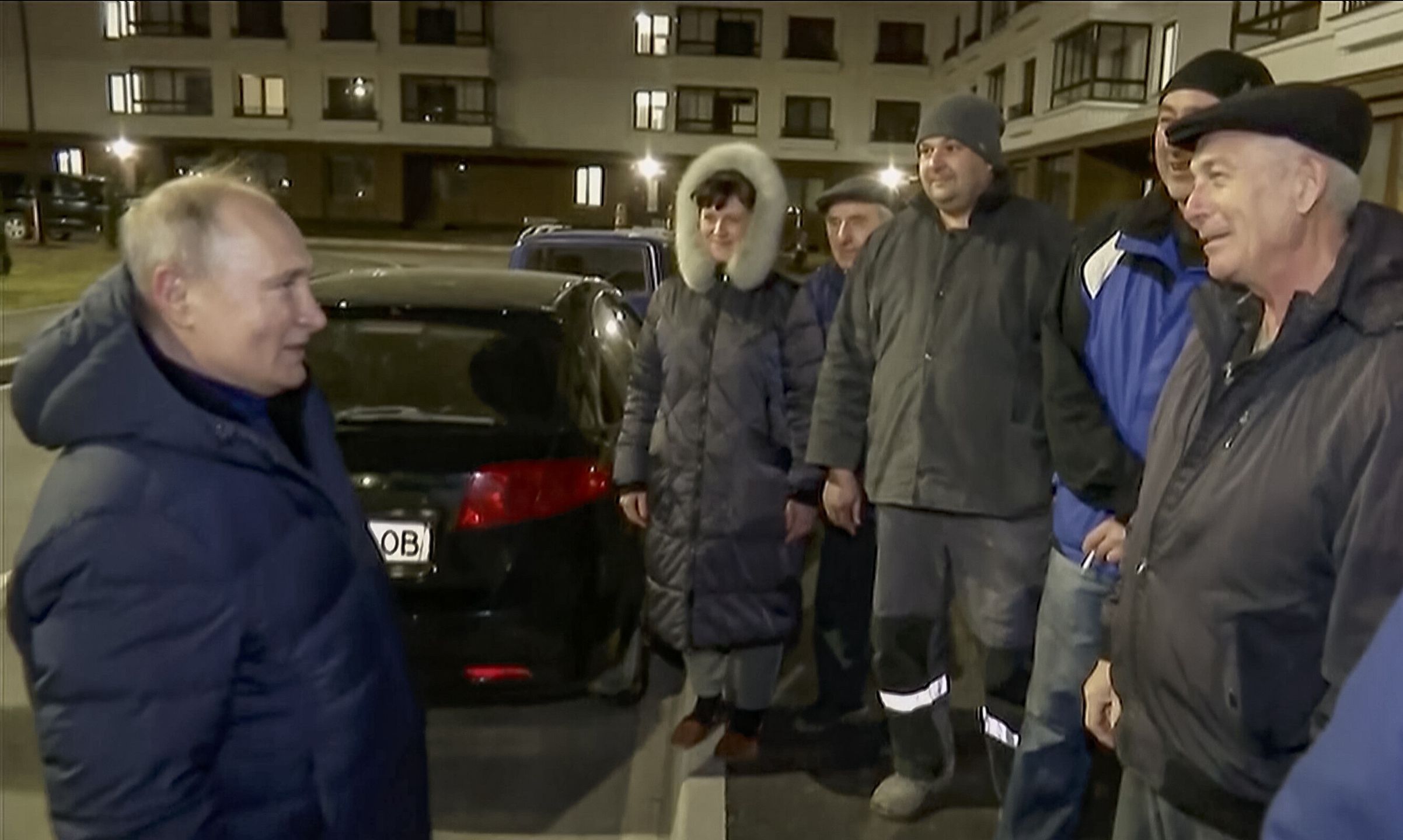 A still image taken from a handout video provided by the Russian President's press service on 19 March 2023 shows Russian President Vladimir Putin (L) speaks with locals during his visit to Mariupol, eastern Ukraine, late 18 March 2023. Putin visited the Russian-occupied city after he visited Crimea on the ninth anniversary of Russia's annexation of the Black Sea peninsula. According to the Kremlin, Putin had conversations with local residents, visited an apartment of one of the locals, assessed new roads, and followed the construction of new facilities in the city. On 24 February 2022 Russian troops entered the Ukrainian territory in what the Russian president declared to be a 'Special Military Operation', starting an armed conflict that has provoked destruction and a humanitarian crisis. EPA/RUSSIAN PRESIDENT PRESS SERVICE/HANDOUT HANDOUT BEST QUALITY AVAILABLE HANDOUT EDITORIAL USE ONLY/NO SALES Dostawca: PAP/EPA.