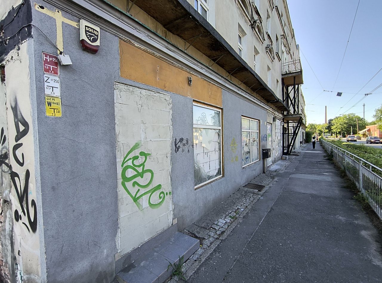 Część wrocławskiego osiedla zniknie. Aż 17 kamienic do rozbiórki. W miejsce starych budynków powstaną mieszkania na wynajem i duże parkingi