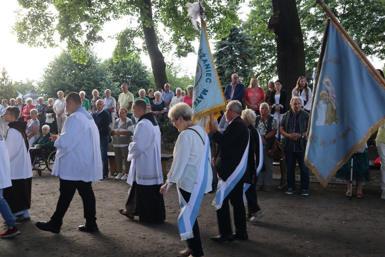 W Sanktuarium Matki Bożej Bolesnej w Osiecznej trwają uroczystości odpustowe. W sobotni (2.08) wieczór przybyli m.in. pielgrzymi z Leszna